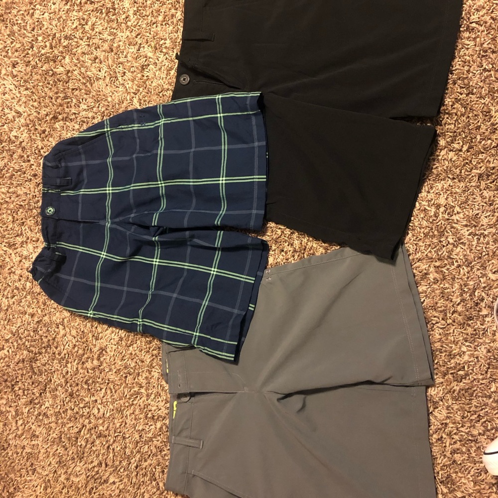 Lot of under armour golf shorts. Size medium